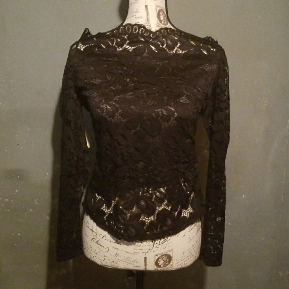 Stunning Lace off the shoulder blouse